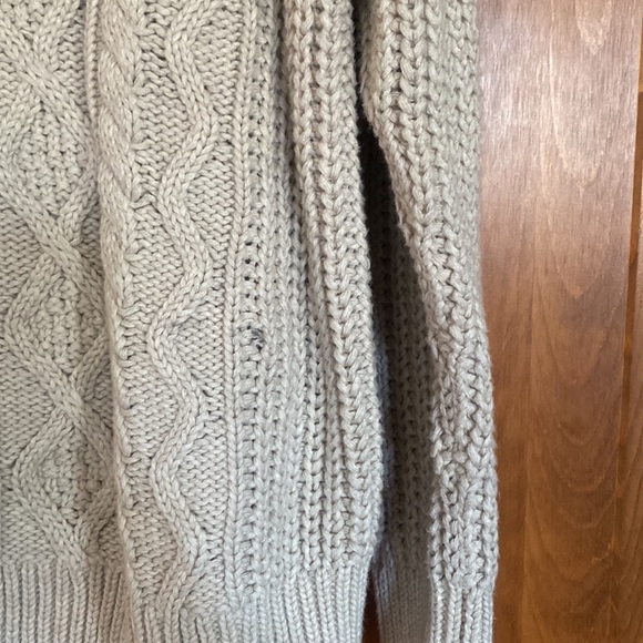GAP 5t ivory cable sweater with fuzzy collar - Picture 9 of 10